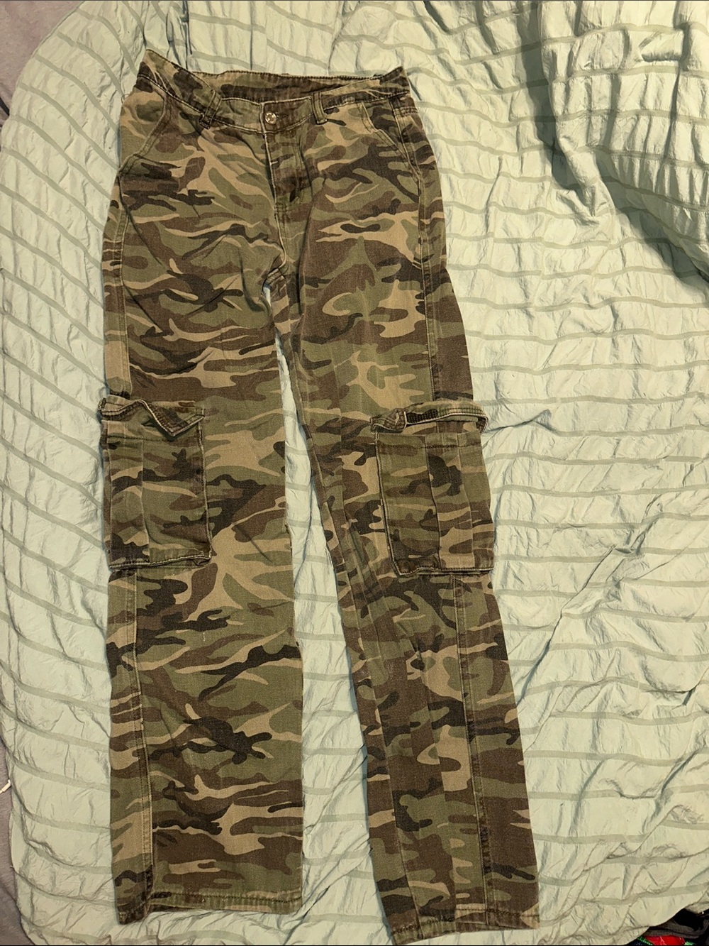SHEIN Camo Cargo Boot Cut Pants in Olive Green/Brown